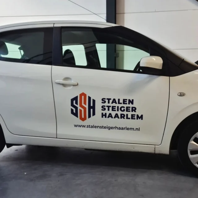 Autobestickering @stalensteigerhaarlem 
#autobestickering #autobelettering #voertuigreclame