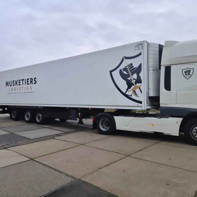 Vrachtwagenbelettering @musketiers.logistics
#vrachtwagenbelettering #vrachtwagenbestickering #voertuigreclame #autobestickering #autobelettering