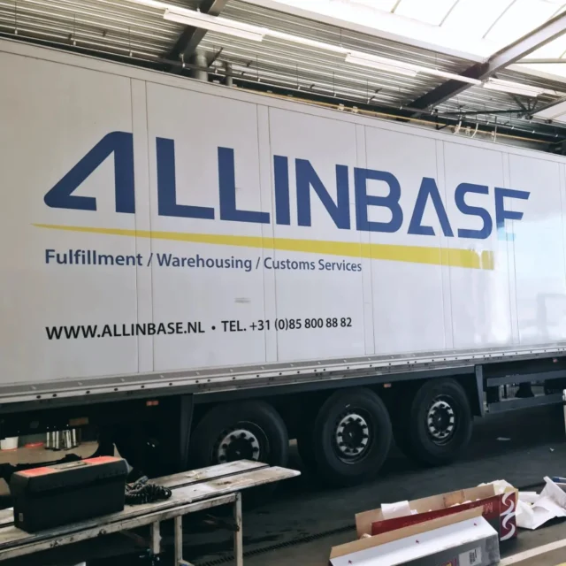 Vrachtwagenbelettering @nedlinelogistics
#vrachtwagenbelettering #vrachtwagenbestickering #voertuigreclame #autobestickering #autobelettering