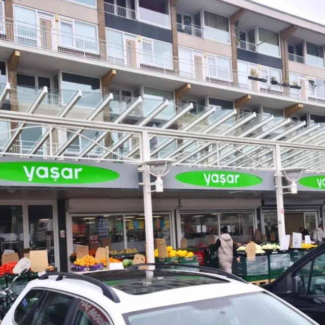 Trots om lichtbak- en raamstickers te leveren aan @yasarsupermarkt.dordrecht. Dank voor jullie voortdurende steun en vertrouwen!
#raambelettering #raambestickering #buitenreclame #gevelreclame #lichtbakreclame #ontwerp #design