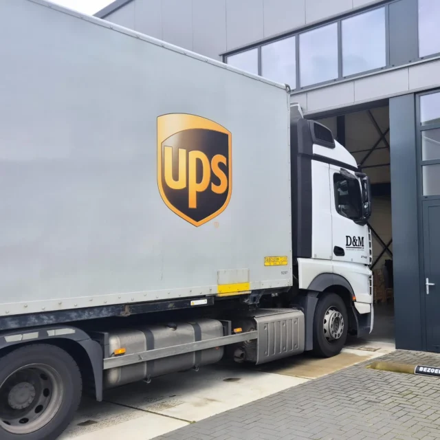 We kregen de kans om 6 vrachtwagens te bestickeren voor @d&mtransport Bedankt voor het vertrouwen!
#autobestickering #autobelettering #vrachtwagenbelettering #vrachtwagenbestickering #wagenparkbestickering #voertuigreclame