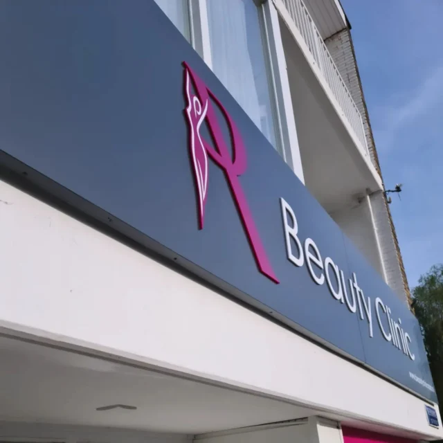We hebben met plezier de gevelreclame voor @beauty.clinic.rasa @beautyclinic.rasa verzorgd. Bedankt voor de geweldige samenwerking!
#gevelreclame #freesletters #raambelettering #raambestickering #ontwerp #design #gevelbord