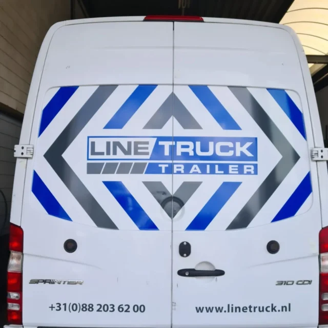 Trots op onze recente projecten: de bestickering van een trailer en bestelwagen voor @nedlinelogistics 🚚✨ Dank aan A.Turk voor het jarenlange vertrouwen en de geweldige samenwerking! 🙌 #nedline #bestickering #samenwerking #voertuigreclame #autobestickering #autobelettering #trailerreclame #trailerbestickering #vrachtwagenbelettering #vrachtwagenbestickering #ontwerp #design #Reclame #reclamebureau #bestelwagenbestickering