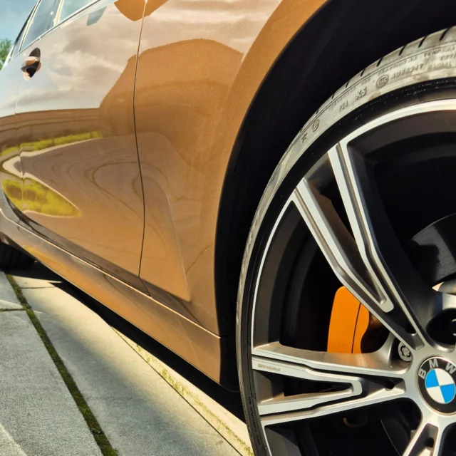 Voor liefhebbers: geef je remklauwen een nieuwe kleur of laat je ruiten tinten voor extra privacy! Professioneel en betaalbaar bij Signova.
#carstyling #remklauwenspuiten #ruitentinten #ramentinten #johnsonfilmtint #voertuigreclame #autobestickering #autobelettering #Reclame #reclamebureau