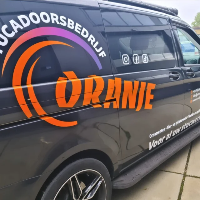 Voor @oranjestucadoorsbedrijf hebben wij de bestelwagen mogen bestickeren. Bedankt voor de fijne samenwerking!
#autobestickering #Bestickering #Bedrijfswagen #ontwerp #design #Reclame #Bedrijfspromotie #Autobelettering