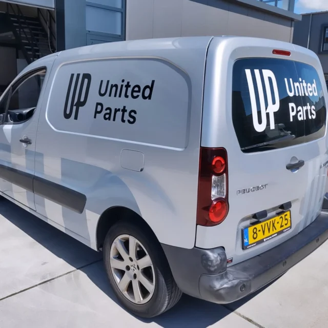 Voor @unitedparts hebben wij de bestelwagen mogen bestickeren. Bedankt voor de fijne samenwerking. 
#autobestickering #Bestickering #Bedrijfswagen #ontwerp #design #Reclame #Bedrijfspromotie #Autobelettering #reclamebureau #voertuigreclame