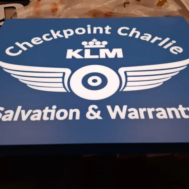 ✨ Met trots kunnen we melden dat we voor de samenwerking tussen @klm en @Salvation&Warranty het Flatbox LED-verlichtingsbord hebben mogen leveren! ✨ 
We zijn ontzettend blij met het vertrouwen en bedanken jullie voor de fijne samenwerking. Op naar meer succesvolle projecten samen!
#gevelbord #gevelreclame #ledbox #flatbox #design #Ontwerp #Reclame #reclamebureau