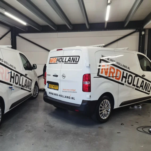 Met trots hebben wij voor onze gewaardeerde klant @nrdholland twee voertuigen voorzien van een opvallende en krachtige bestickering. Bedankt voor de fijne samenwerking, en tot de volgende keer!
#autobestickering #autobelettering #voertuigreclame #bedrijfsreclame #bedrijfswagenbelettering #wagenparkbestickering #design #Ontwerp #Reclame #reclamebureau