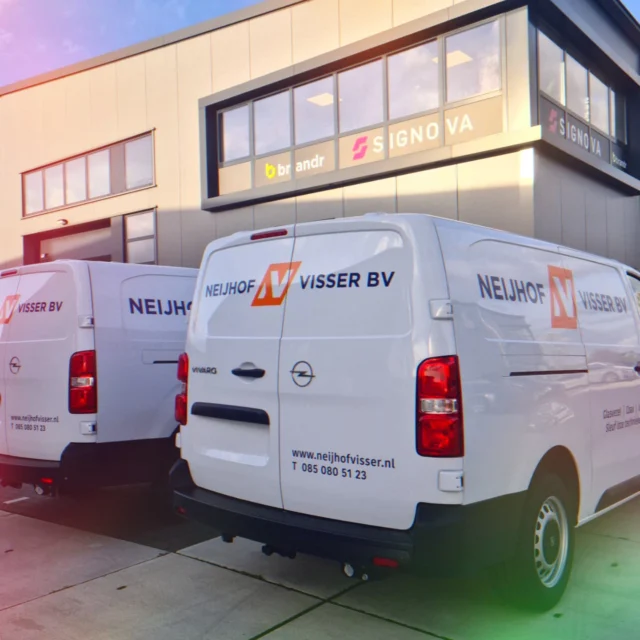 Opnieuw hebben wij voor Neijhof & Visser twee Opel Vivaro’s bestickerd met hun herkenbare huisstijl in samenwerking met @ayvens_global en @nefkens_nl Bedankt voor het vertrouwen, en we kijken uit naar de volgende samenwerking!
#autobestickering #autobelettering #voertuigreclame #bedrijfsreclame #bedrijfswagenbelettering #wagenparkbestickering #design #Ontwerp #Reclame #reclamebureau