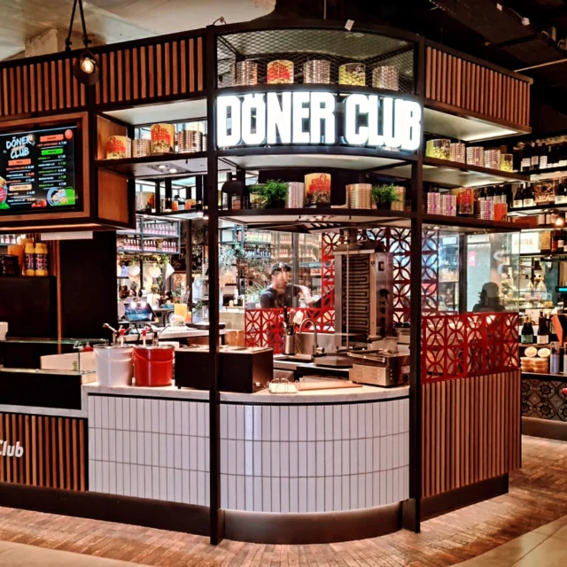 We hebben met plezier de verlicht led doosletters, raam en balie bestickeringen en freesletter voor Doner Club verzorgd. Bedankt voor de geweldige samenwerking!
#gevelreclame #freesletters #raambelettering  #doosletters #ledletters #buitenreclame #raambestickering #ontwerp #design #gevelbord #bedrijfsreclame